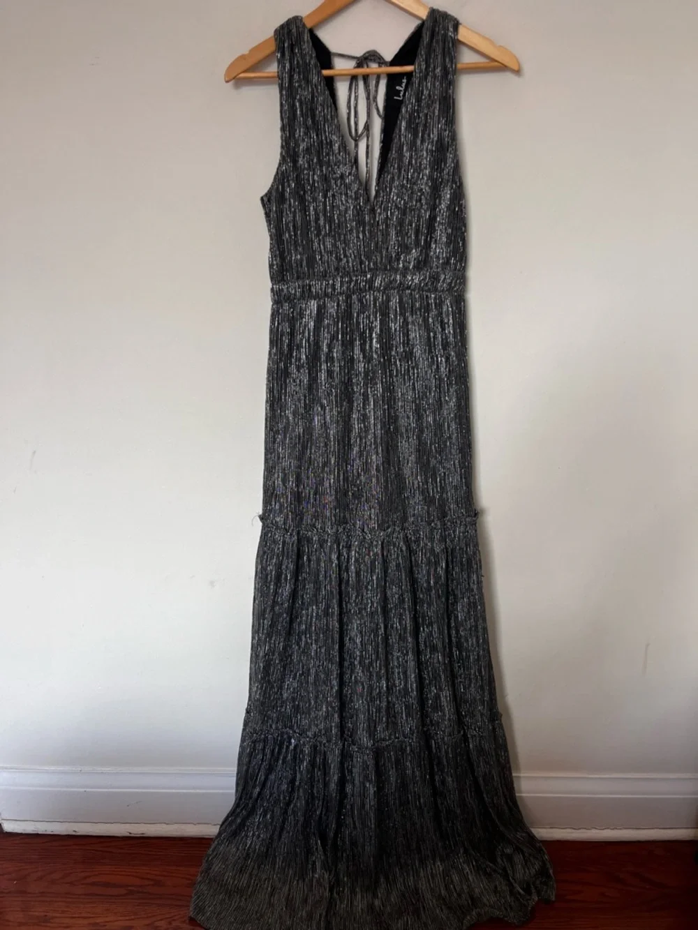 Lulus Metallic Maxi Dress Silver Tiered Plissé VNeck M Screen Worn The Boys - Picture 4 of 12